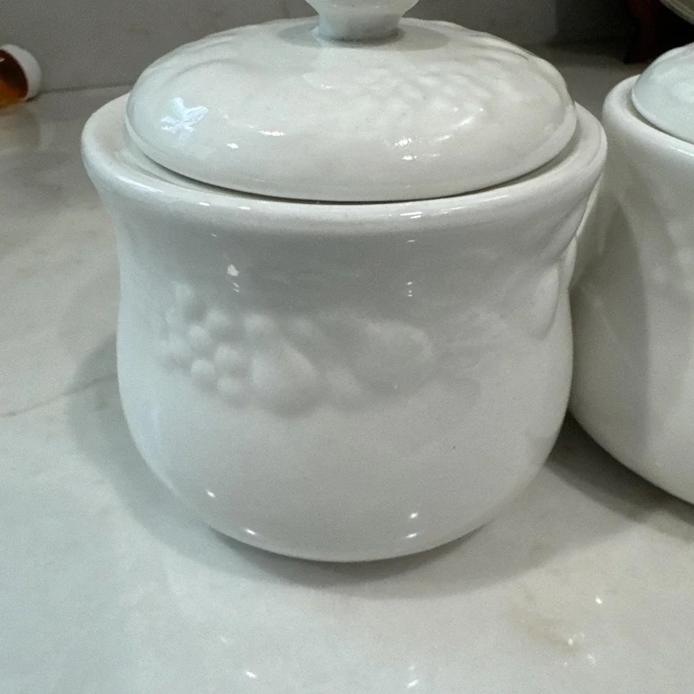 Gibson‎ Stoneware White Embossed Raised Fruit Design Sugar Bowl With Lid